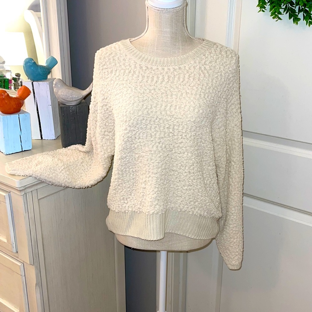 Full Circle Trends size M popcorn knit ivory sweater. Crew neck
